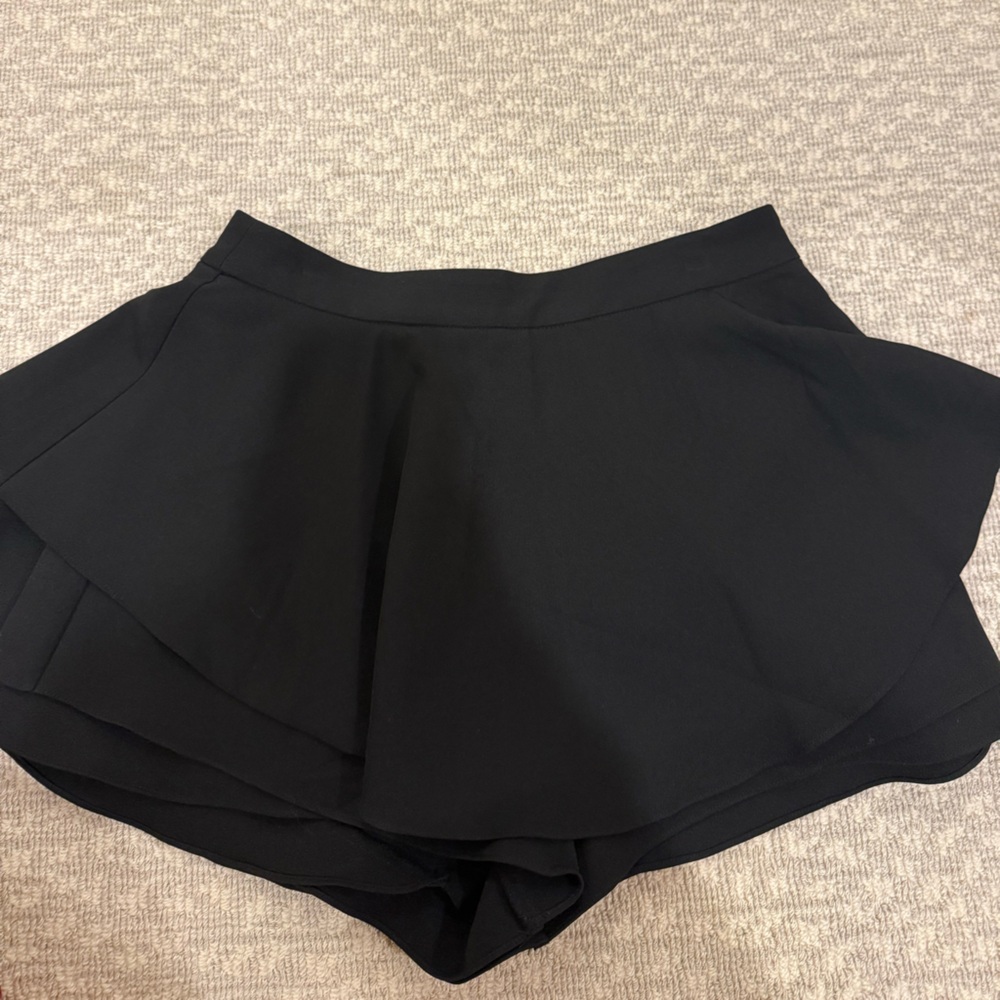 Free the Roses Elegant Black Skort never worn